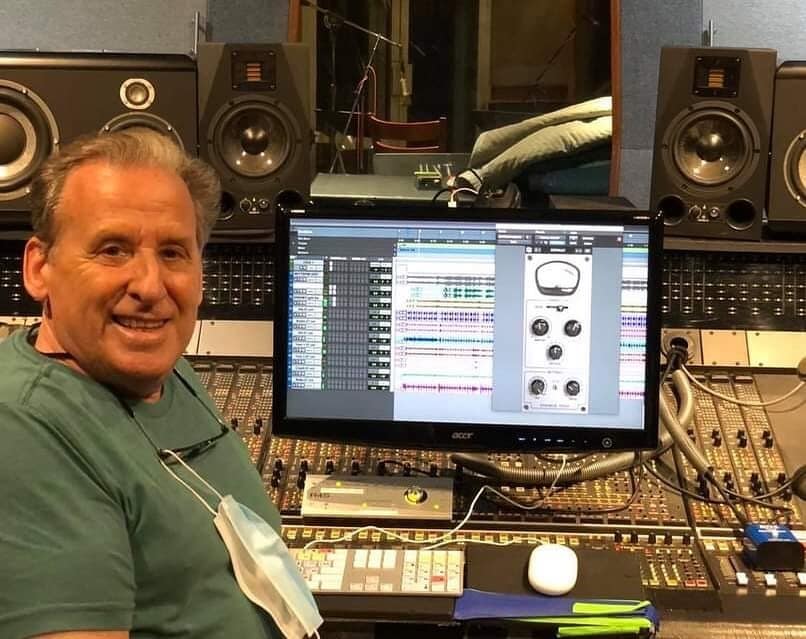 117958529_2354939671474408_1162538636785681293_n Lou Holtzman while using the TuCo